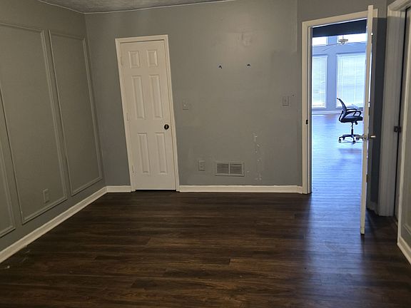 3rd image of 2812 Briar Hill Ln SE
