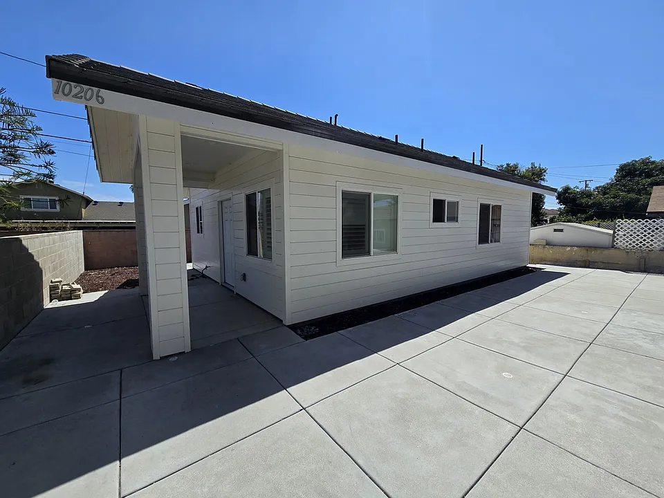 10206 Larson Ave