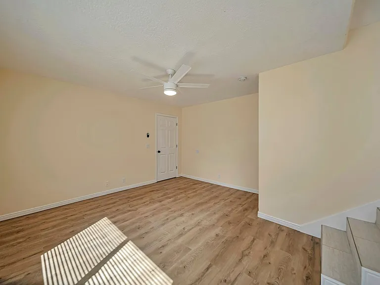 2255 W Red Robin Rd — Photo 12
