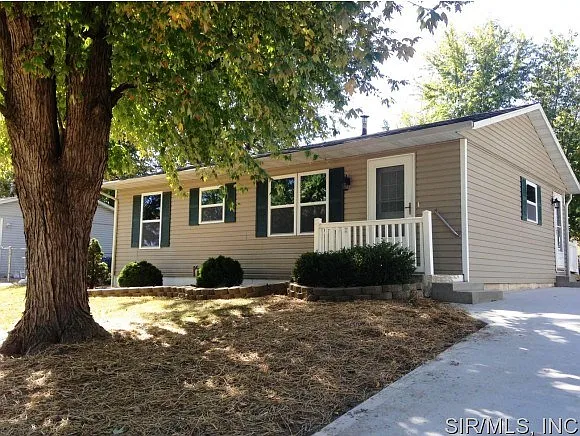 709 Gawain Dr photo 1