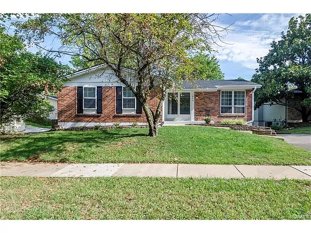 634 Turfwood Dr photo 1