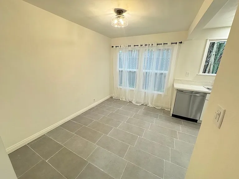 835 Bay St #1 — Photo 7