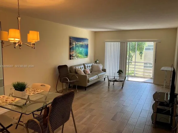 151 Berkley Rd APT 303, Hollywood, FL 33024