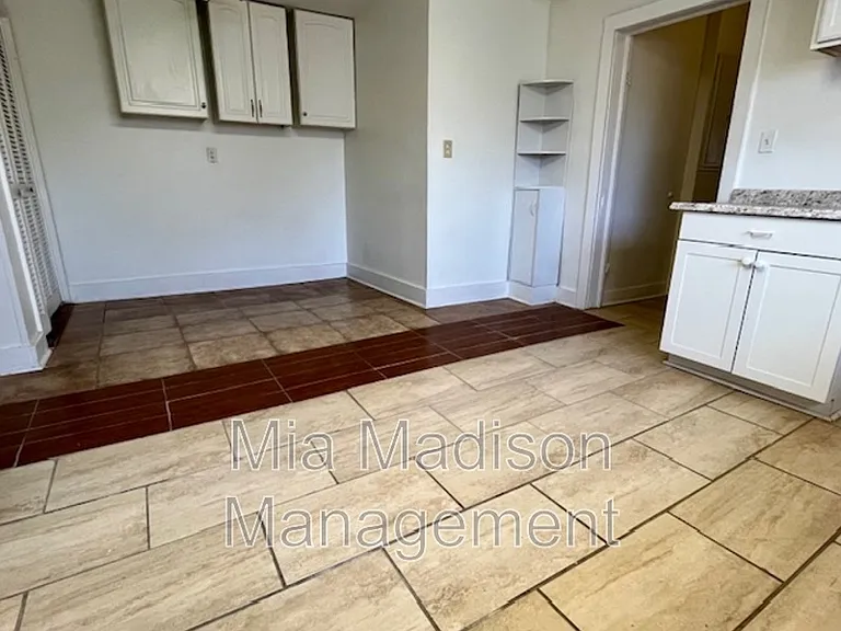 211 W 59th St #A — Photo 15