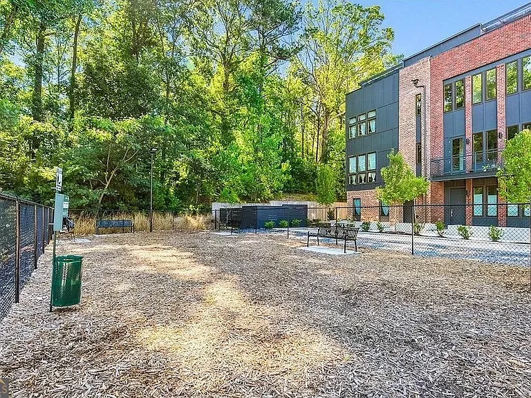 1300 Chelsea Cir NW — Photo 37