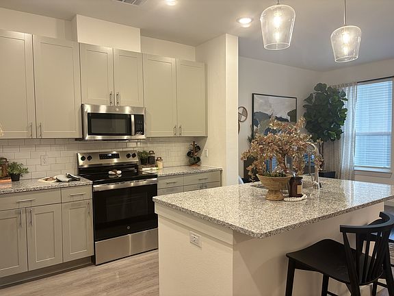 4th image of 753 Academy Blvd #4211
