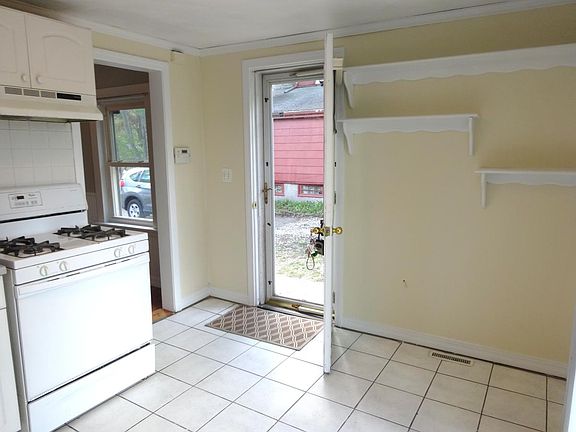 3rd image of 48 Granite St #48