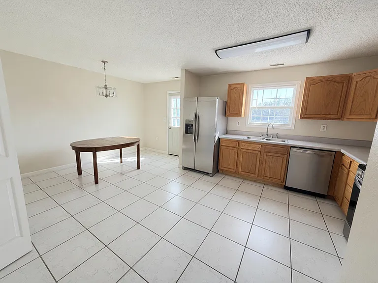 163 Gracy St — Photo 4