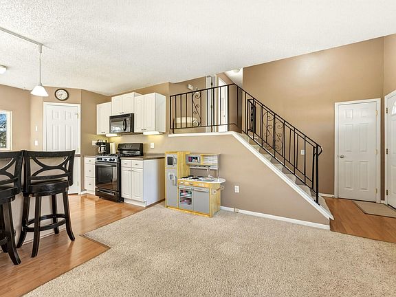 4th image of 703 Circle Dr