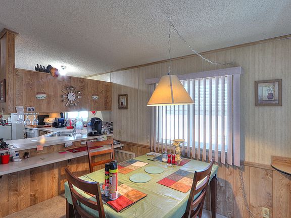 3rd image of 1672 N Sandalwood Dr