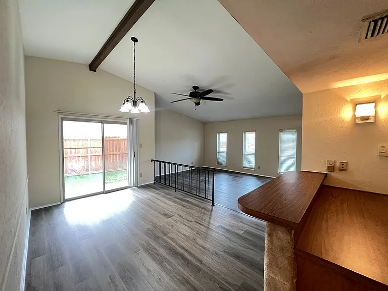 2107 Victoria Rd — Photo 4