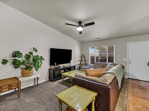 2nd image of 250 E Arrowweed Way