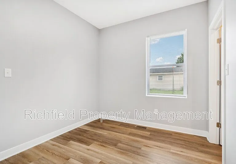 2034A E Maryland St — Photo 28