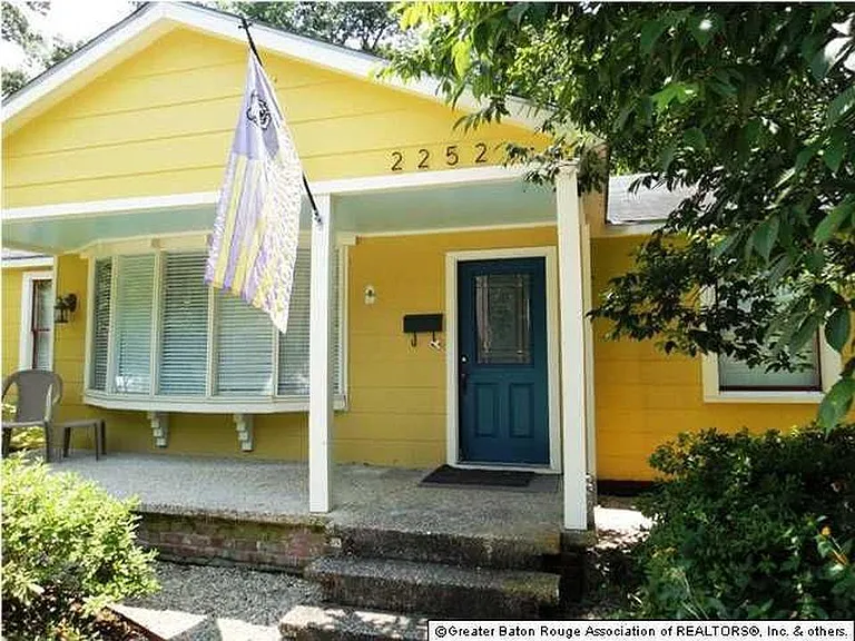 2252 Edinburgh Ave — Photo 4