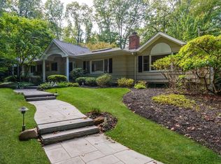 25 Soundview Dr N, Lloyd Harbor, NY 11743