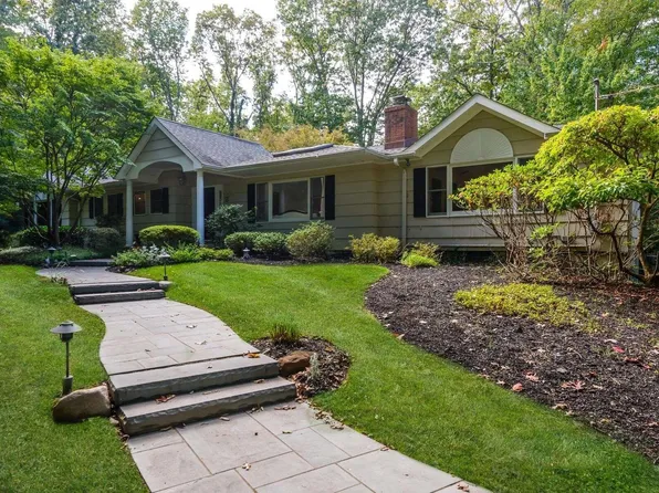 25 Soundview Drive N, Lloyd Harbor, NY 11743