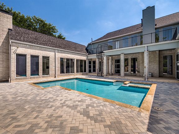 3rd image of 2532 Pelican Bay Dr