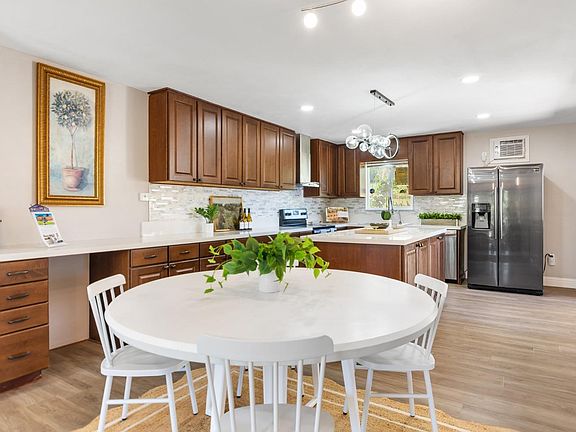 4th image of 1133 Fulton Avenue