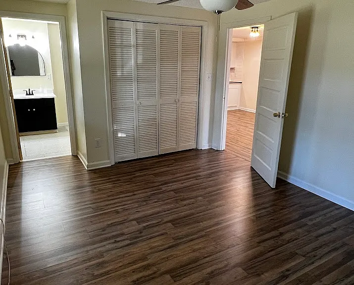 215 S Skinner Ave — Photo 12