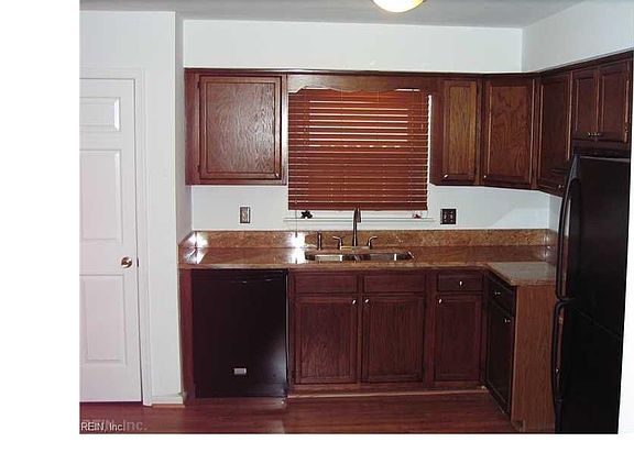 4th image of 1708 Cacapon Ct