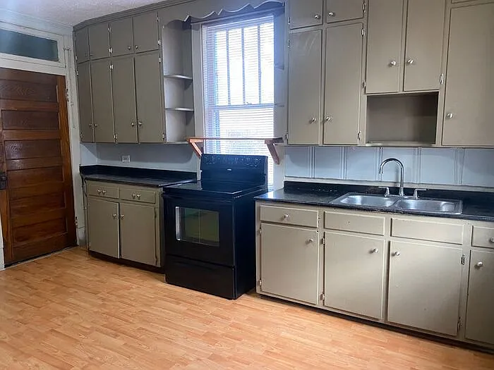 320 Elberta St #A — Photo 10