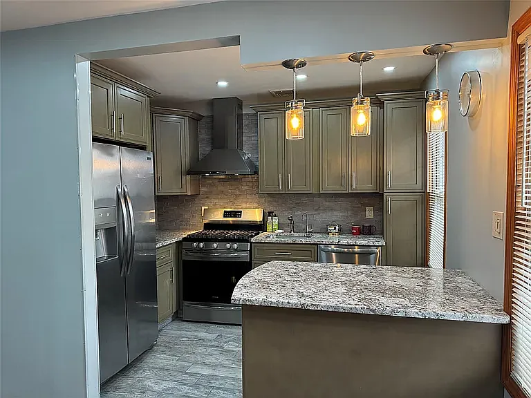 2 bed, $2,700 — Photo 3