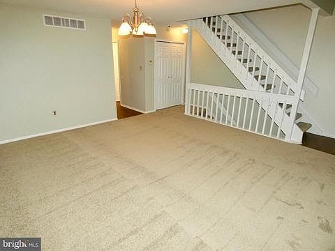 3rd image of 10 Cedar Creek Ct