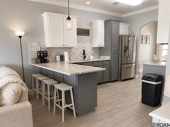 3rd image of 9823 Clearlake Ln