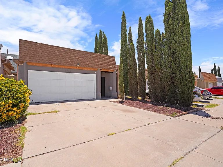 10720 Chert St — Photo 2