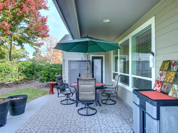 33 Broken Stone Way, Eagle Pt, OR 97524