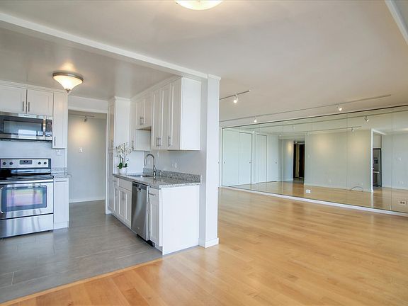5th image of 2200 Pacific Ave APT 9B