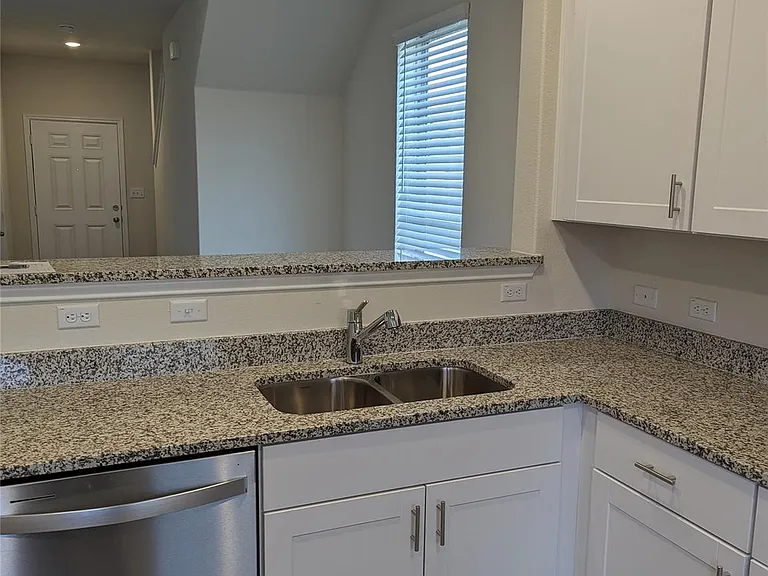 98 Pacific Loon St — Photo 5