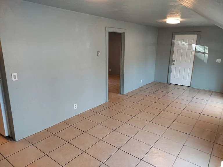 143 E Milton St — Photo 11