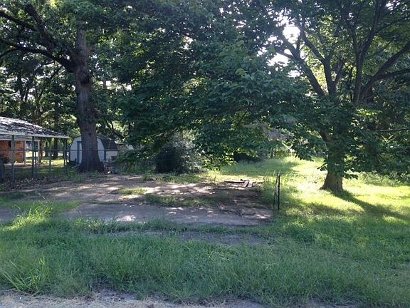 5th image of 621 SE Ave E