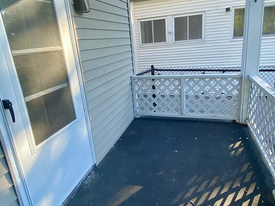 PRIVATE PORCH
