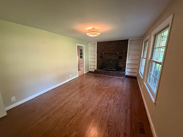 3 bed, 1.5 bath, 1300 sqft, $2,150 — Photo 3