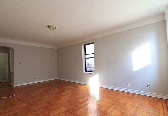 3rd image of 10824 71st Ave APT 5A