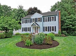56 Voyage Dr, Glenmont, NY 12077