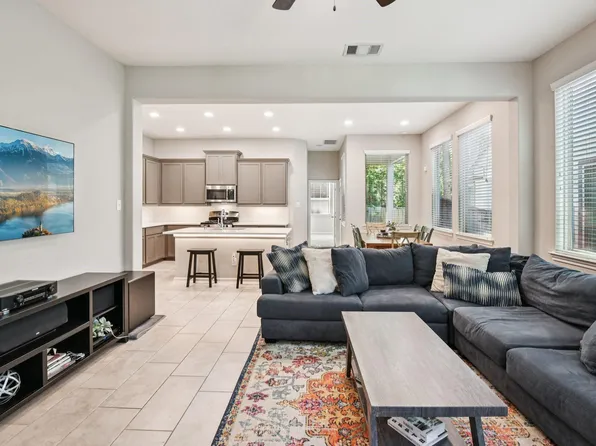 230 Biltmore Loop, Montgomery, TX 77316