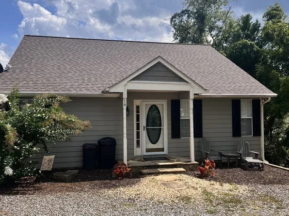 18 River St, Hiawassee, GA 30546