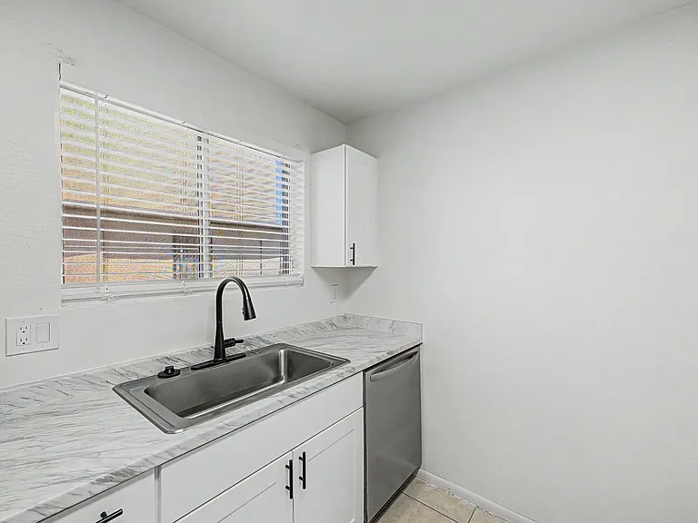 9514 N. 8th St — Photo 31