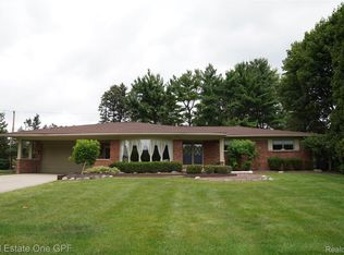 2116 Wayward Dr, Rochester Hills, MI 48309