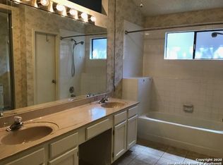 8631 Timber Light Dr, San Antonio, TX 78250