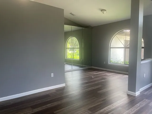 3 bed, 1985 sqft, $2,300 — Photo 4