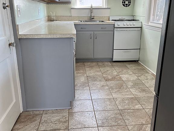 2nd image of 3209 Rosalie Ave #1