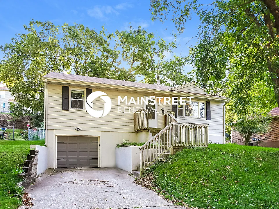 215 Maple St