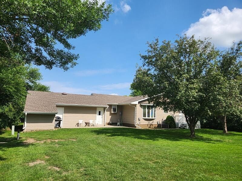 107 S Lafayette St, Parkston, SD 57366 MLS 23349 Zillow