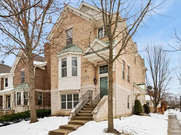 2230 Goldenrod Ln, Glenview, IL 60026