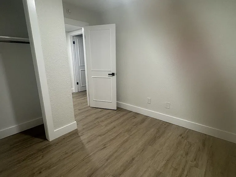 6 Rivercrest Dr #8B — Photo 4