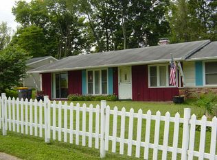 3221 N Valleyview Dr, Bloomfield, IN 47404